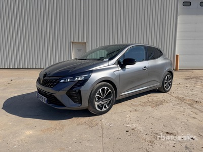 Renault Clio سيارة