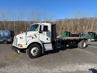 2003 Kenworth T300 4x2 Camión plataforma volquete