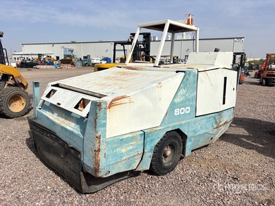 Tennant 800 Ride-On كانس الارضيات (Inoperable)