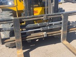 Hydraulics with Fork Positioning Cylinder (on fork carriage)
