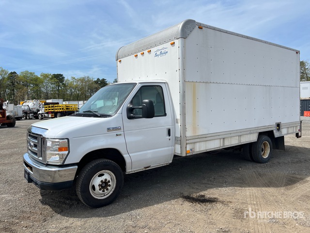 2013 Ford E-350 4x2 Van Truck