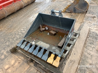 N/M 3GY-36 38 in Digging Excavator Bucket