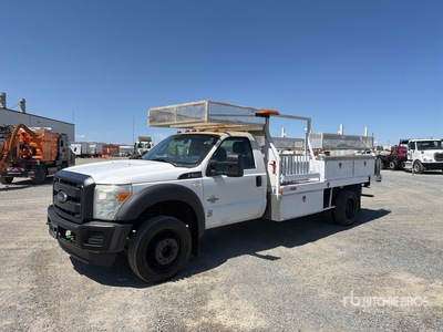 2014 Ford F-550 4x2 Platte vrachtwagen