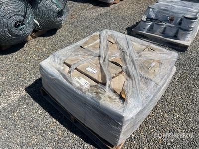 Quantity of 1.75 in Double Barbed Fence Staples