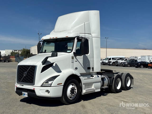 2020 Volvo VNR300 6x4 T/A Day Cab Truck Tractor