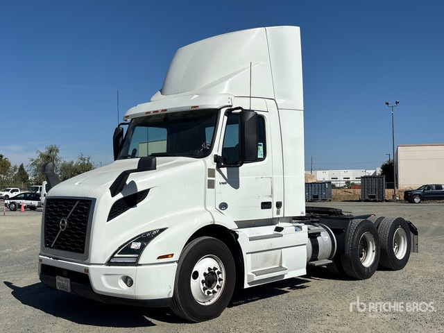 2020 Volvo VNR300 6x4 T/A Day Cab Truck Tractor
