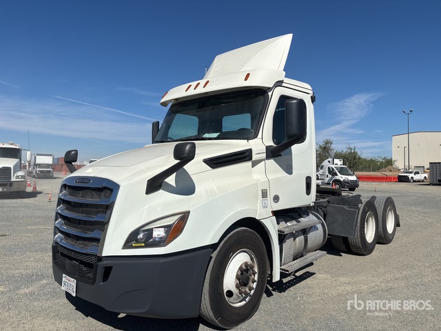 2019 Freightliner Cascadia 126 6x4 T/A Day Cab Truck Tractor