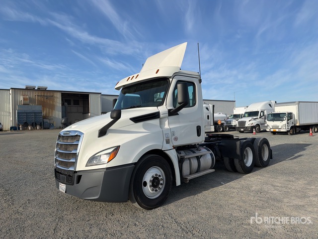 2019 Freightliner Cascadia 126 6x4 T/A Day Cab Truck Tractor