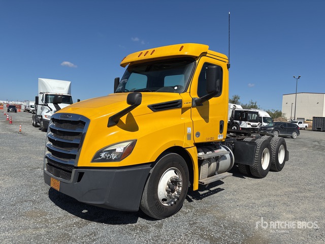 2019 Freightliner Cascadia 126 6x4 T/A Day Cab Truck Tractor