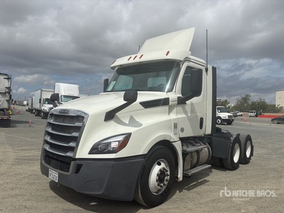 2019 Freightliner Cascadia 126 6x4 T/A Day Cab Truck Tractor