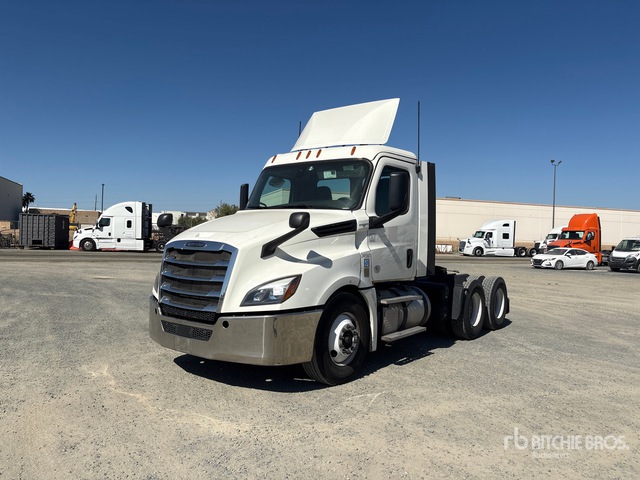 2019 Freightliner Cascadia 126 6x4 T/A Day Cab Truck Tractor