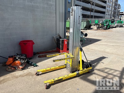 2021 Sumner 2124FE Material Hoist