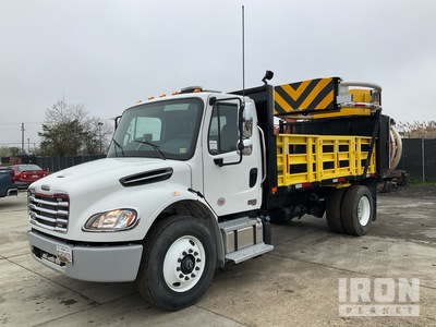 2025 Freightliner M2 106 4x2 Ciężarówka z tłumikiem