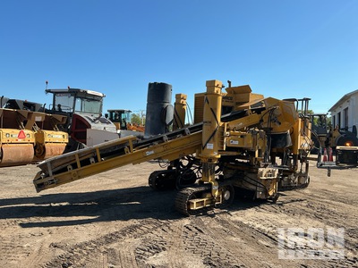 Gomaco GT3600 Curb and Gutter Machine