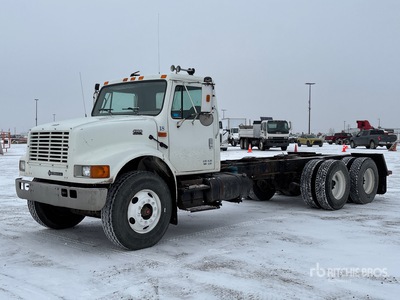 2001 International 4900 6x4 Cabina y chasis