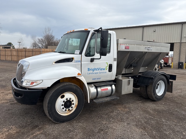 2014 International 4300 4x2 Spreader Truck