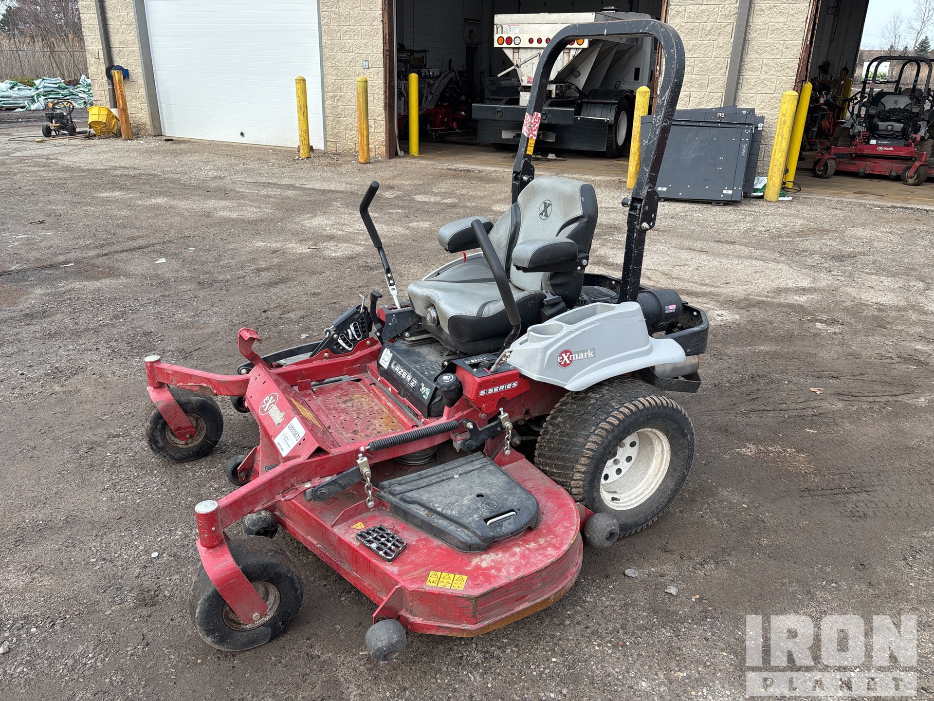 専用2 2023 Exmark Lazer Z S-Series Zero-Turn Lawn Mower in Canton