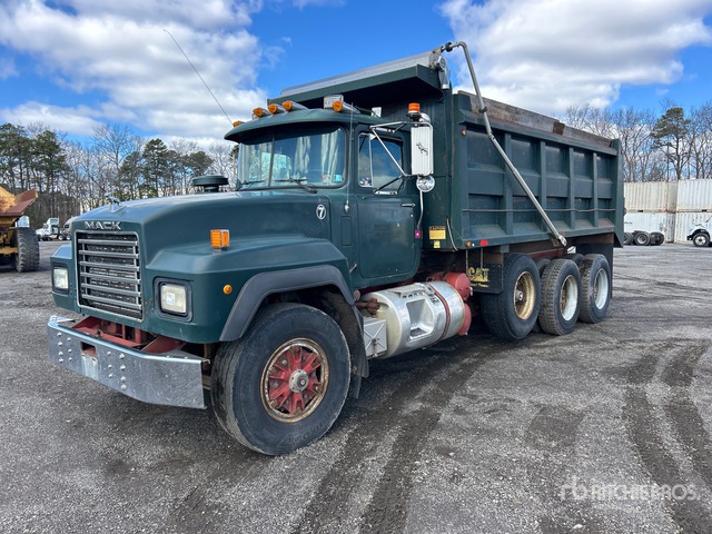 1995 Mack RD688S 8x4 Tri/A Dump Truck