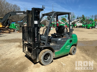 2016 Toyota 8FGU25 4500 lb Pneumatic Tire Forklift