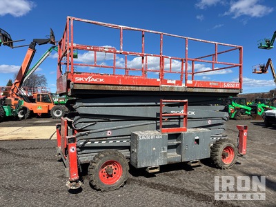 2016 Skyjack SJ9250 Dual Fuel 4x4 Scissor Lift