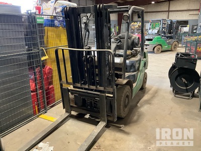 2015 Toyota 8FGU25 4750 lb Pneumatic Tire Forklift
