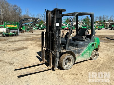 2016 Toyota 8FGU25 4500 lb Pneumatic Tire Montacargas