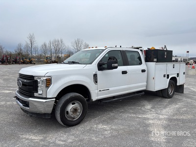 2019 Ford F-350 XL 4x2 Crew Cab Utility Truck