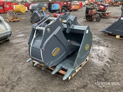 Quantity of (2) Strickland Benna per escavatore - Fits Hitachi ZX130 (Unused)