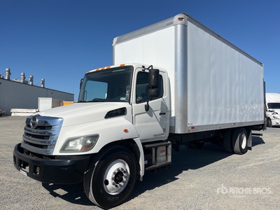 2015 Hino 268 4x2 Camion fourgon