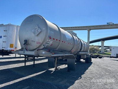 2011 Polar 8400 gal T/A مقطورة صهاريج
