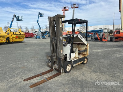 1994 Clark ECS 30 2850 lb Cushion Tire Forklift (Inoperable)