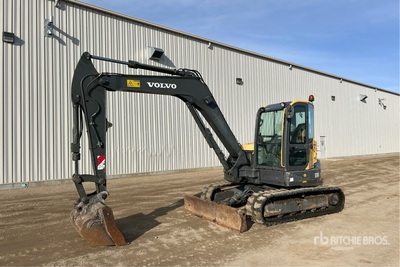 2015 Volvo ECR88D 油圧ショベル