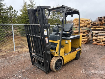 2008 Cat EX4000 4000 lb Montacargas Eléctrico (Inoperable)