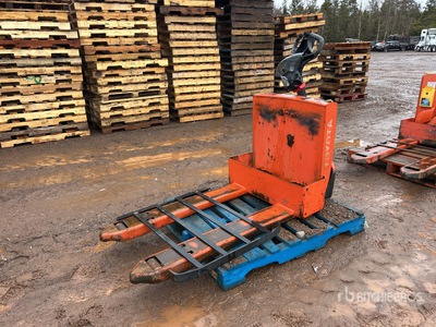 2010 Toyota 7HBW23 4500 lb Electric Gato de bandeja (Inoperable)