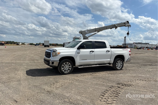 2016 Toyota Tundra SR5 4x4 Crew Cab Pickup
