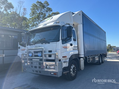 2018 Isuzu 6x2 Curtain Side Truck