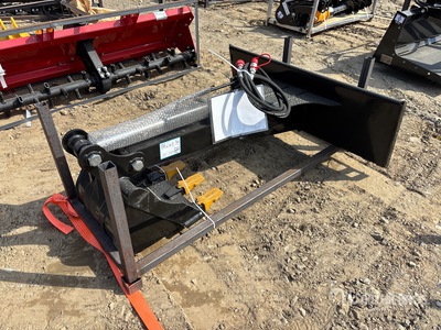 2026 GIYI GY-BK56 16" Digging Bucket Pelle arrière pour chargeuse à différentiel (Unused)