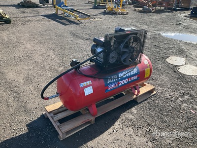 2022 SEALEY 14.8 cfm Skid-Mounted 200 L Sprężarka powietrza