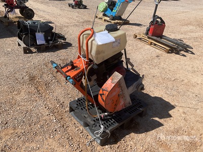 Clipper CS 401 を見 Walk Behind - Concrete Saw