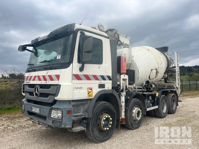 2011 Putzmeister TMM 21-3 17 m on 2011 Mercedes Benz Actros 3241 8x4 Twin-Steer Mixer and Camion transportador de hormigon