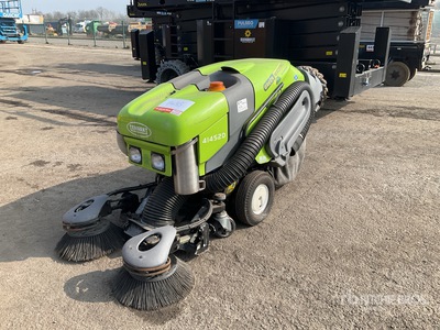 Greenmachine 414S2D Walk-Behind Balayeuse