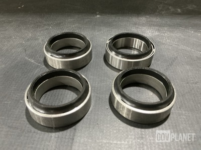 (4) Eaton 4086537 Plain Encased Seals