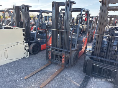 2014 Toyota 8FGU15 2500 lb Pneumatic Tire Chariot Élévateur