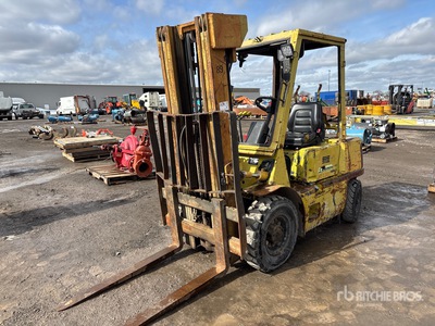 1993 Mitsubishi FG25 Pneumatic Tire Forklift