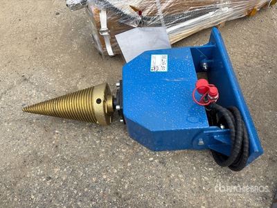 2026 GIYI GY-WS43 12 in Mini Skid Steer Log Splitter (Unused)