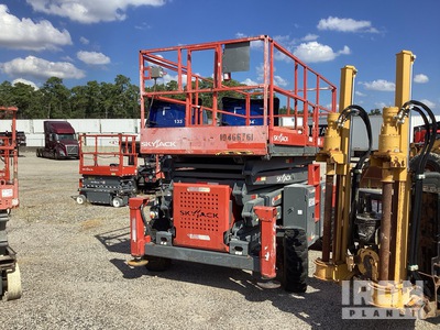 2016 Skyjack SJ8841RT Dual Fuel 4x4 Ascenseur à ciseaux