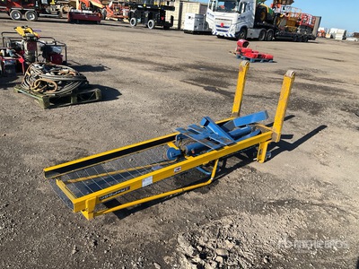 1994 Coolie Pallet Lift