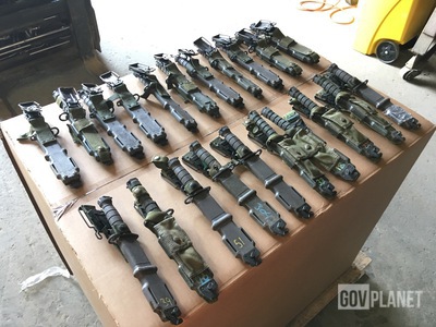 (21) Bayonet Knives w/Scabbards