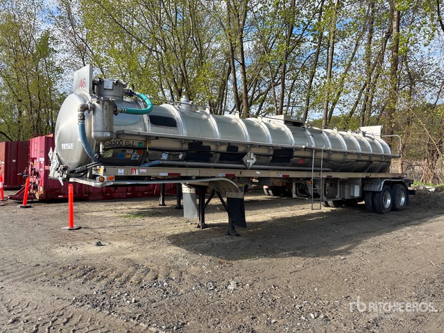 1990 Brenner Derakane 470 5500 gal T/A Vacuum Tanker Trailer