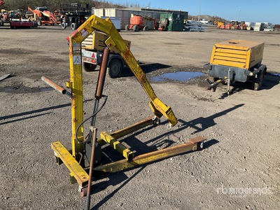 Hydraulic Material Hoist